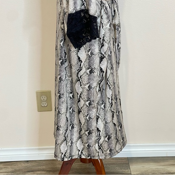 Torrid Snake Print Robe Size 2 - Picture 10 of 16